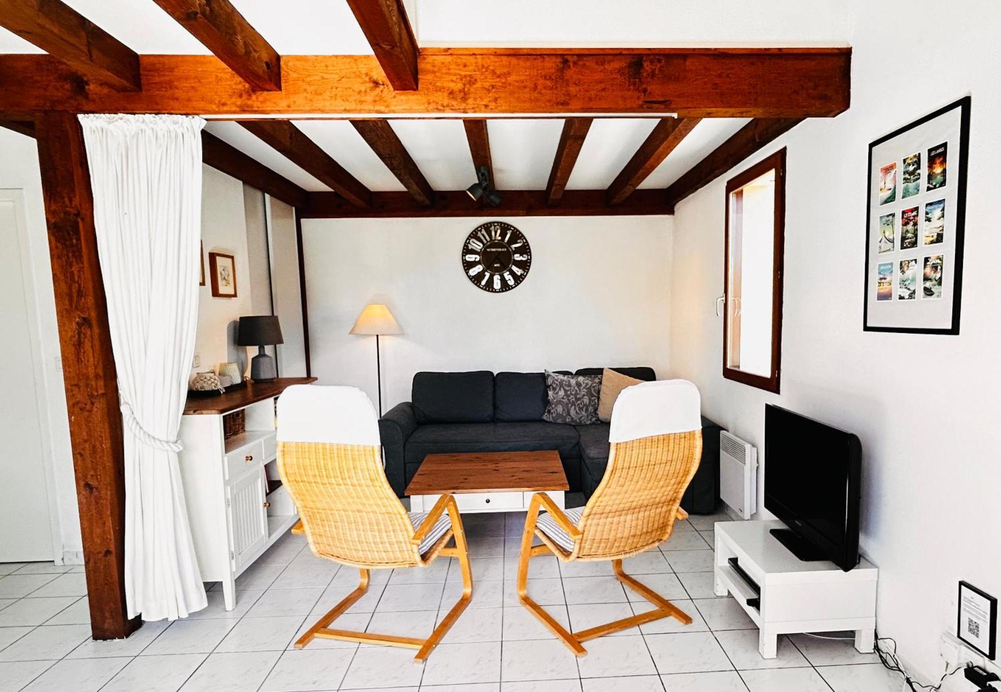 Jolie Maison De Vacances Avec Terrasse Et Jardin Saint-Julien-en-Born Esterno foto